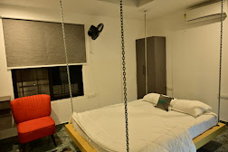 Unique hanging bed bedroom design